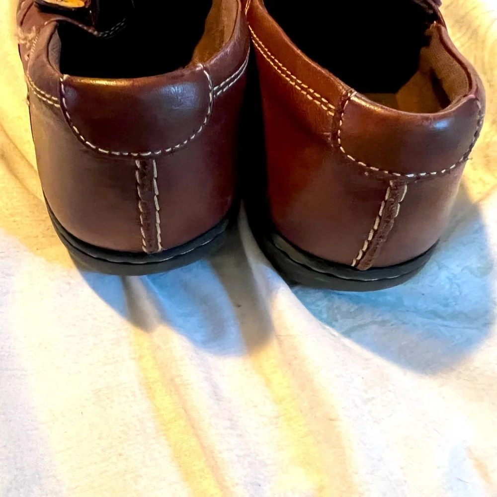 Clarks Uber comfortable slip on shoes. - Picture 3 of 7